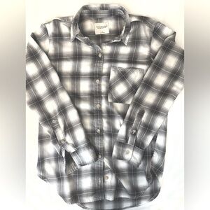 Abercrombie & Fitch Grey Plaid Button-Up Shirt
